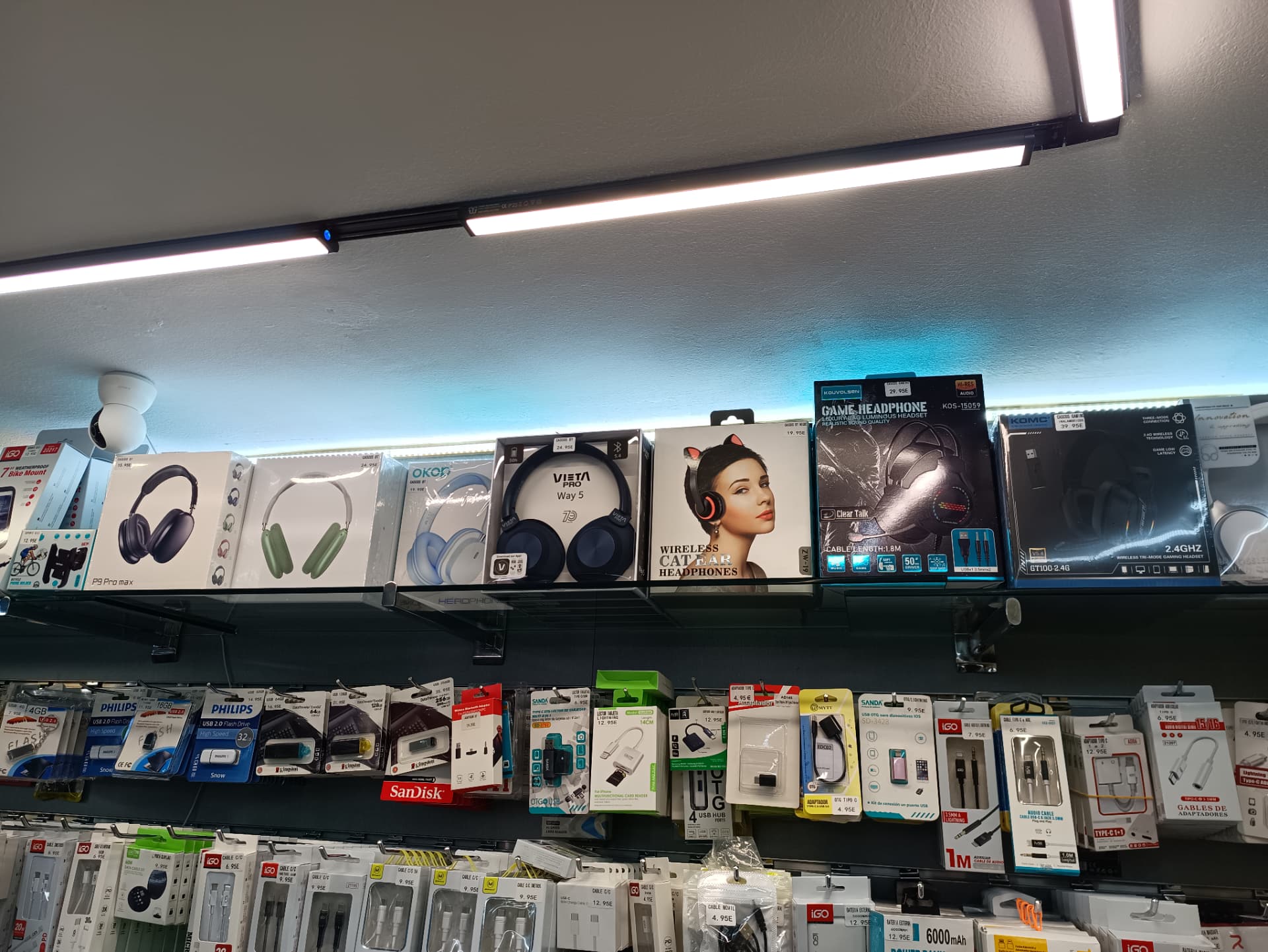 Cascos de diadema, auriculares gaming, pendrives y adaptadores en Móvil XOZ Burgos