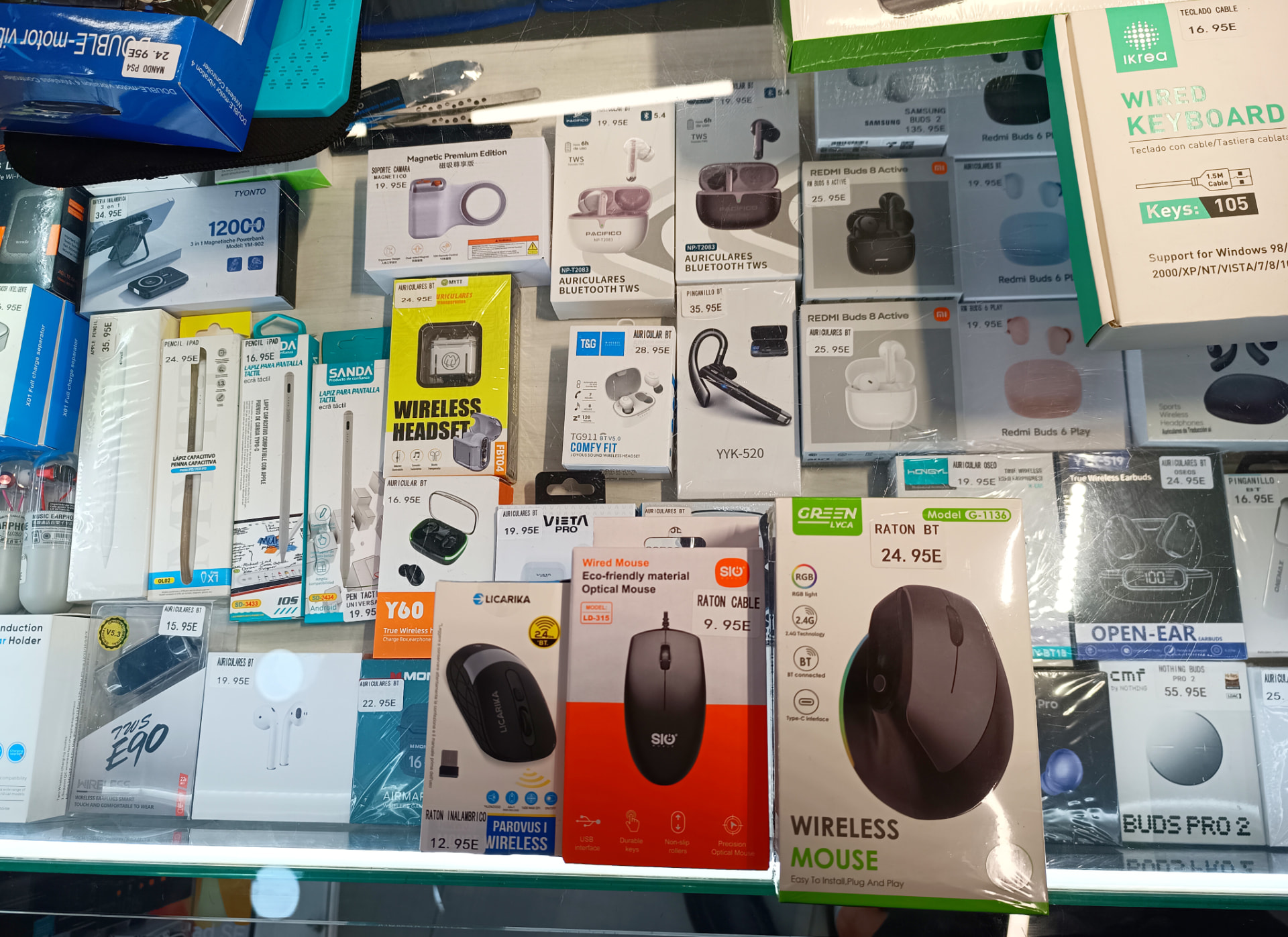 Ratones inalámbricos, ergonómicos y con cable junto a auriculares Bluetooth en Móvil XOZ Burgos