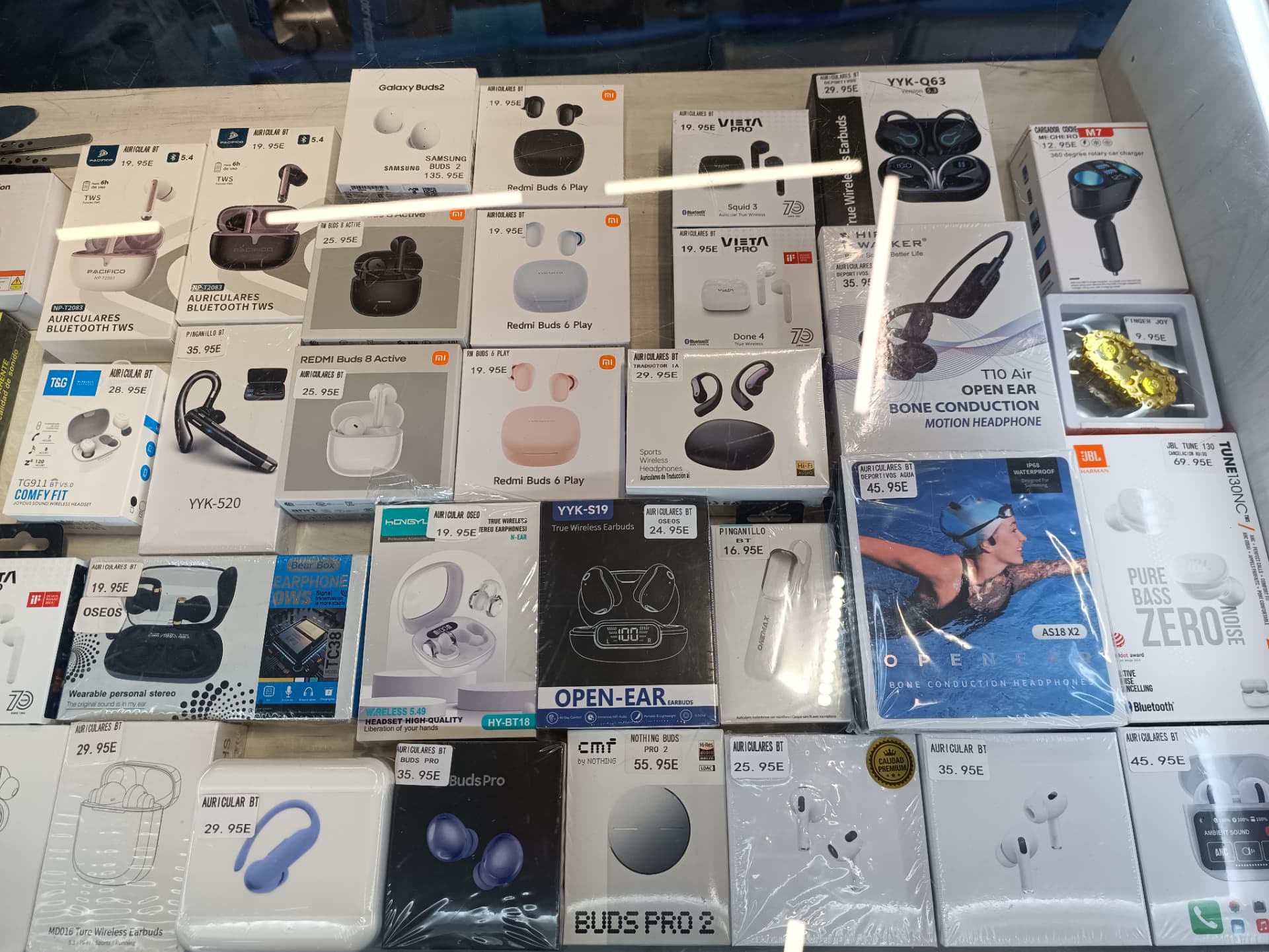 Auriculares Bluetooth inalámbricos tipo AirPods y JBL