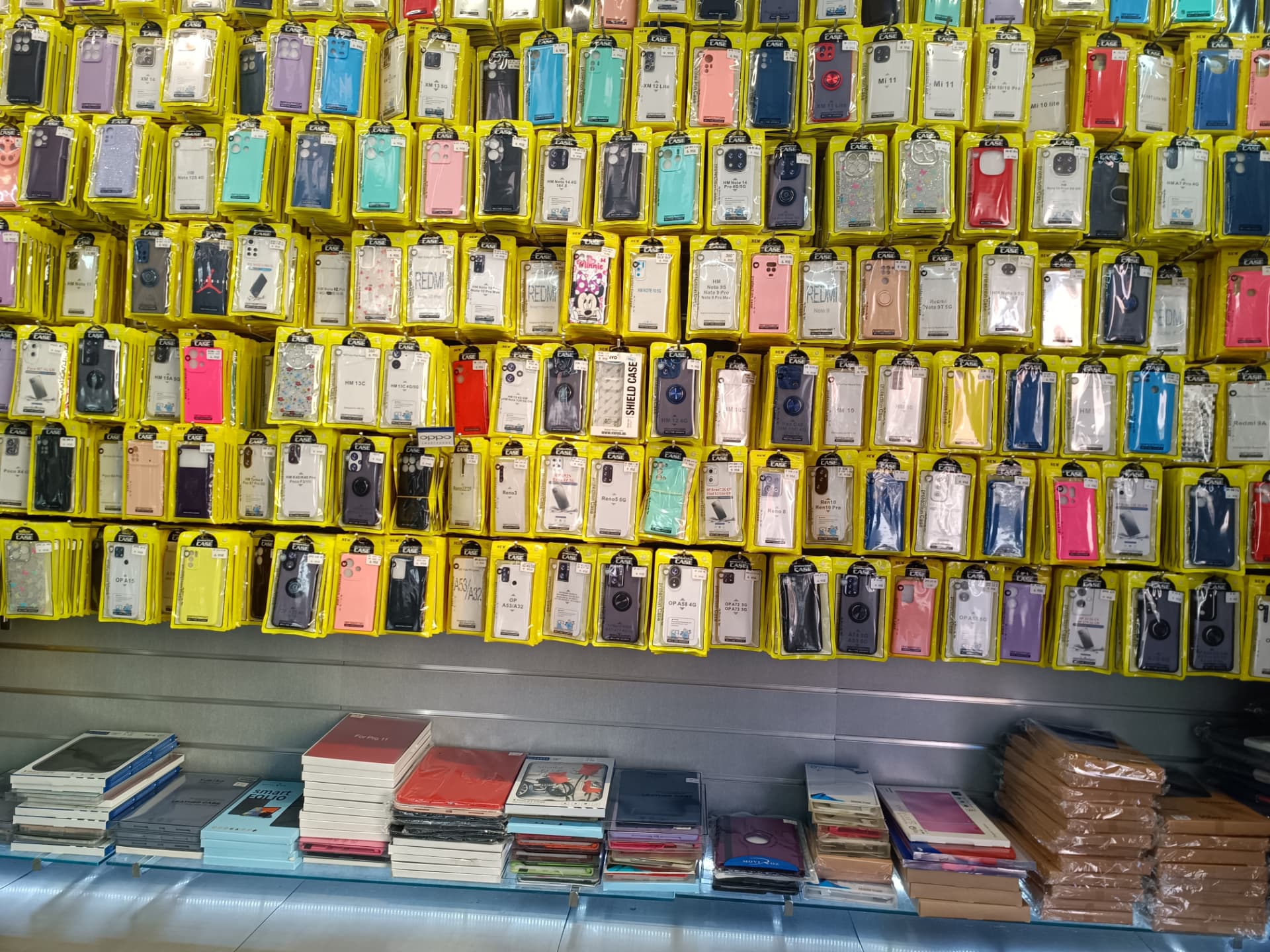Fundas para iPhone y Samsung disponibles en Móvil XOZ Burgos