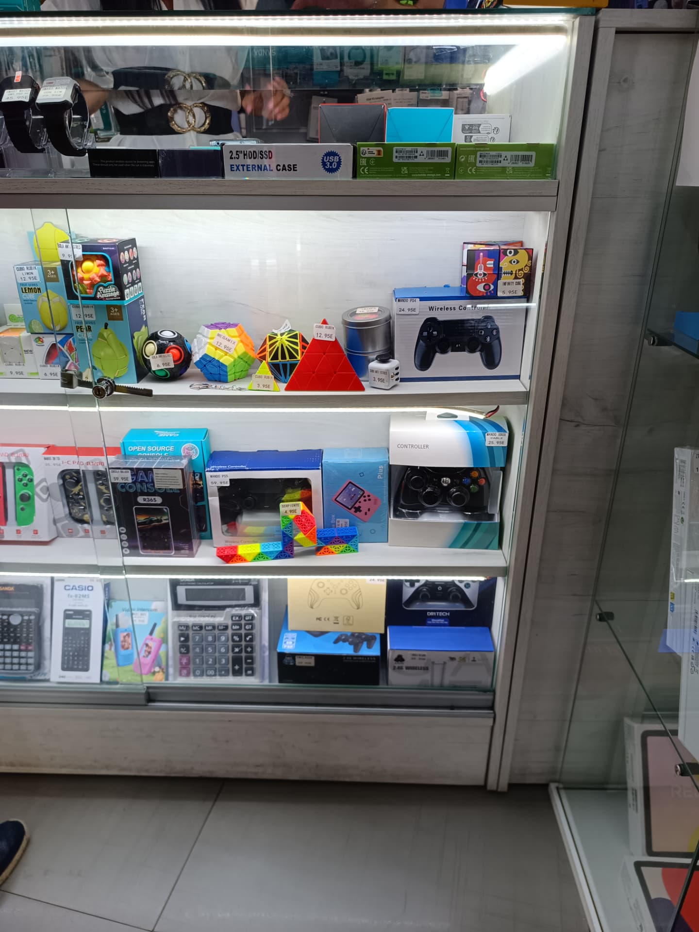 Teclado gaming, ratón, auriculares y mando en Móvil XOZ Burgos